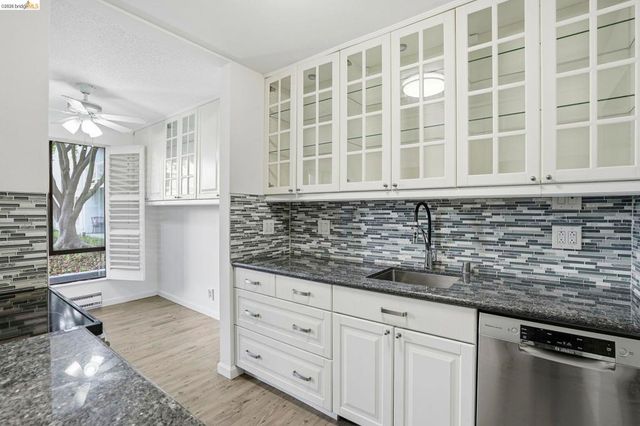 2 ADMIRAL DRIVE B276, Emeryville, CA 94608