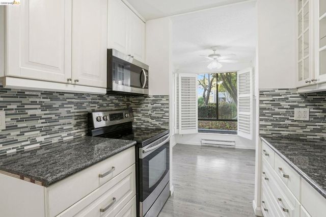 2 ADMIRAL DRIVE B276, Emeryville, CA 94608