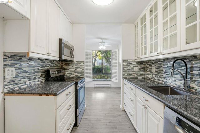 2 ADMIRAL DRIVE B276, Emeryville, CA 94608
