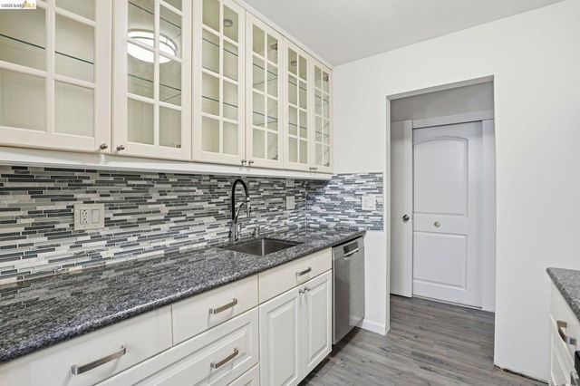 2 ADMIRAL DRIVE B276, Emeryville, CA 94608