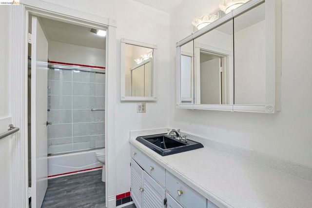 2 ADMIRAL DRIVE B276, Emeryville, CA 94608