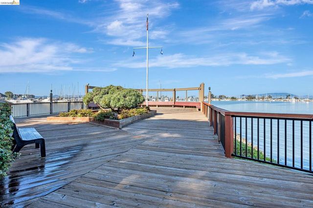 2 ADMIRAL DRIVE B276, Emeryville, CA 94608