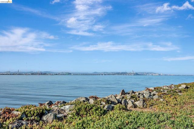2 ADMIRAL DRIVE B276, Emeryville, CA 94608