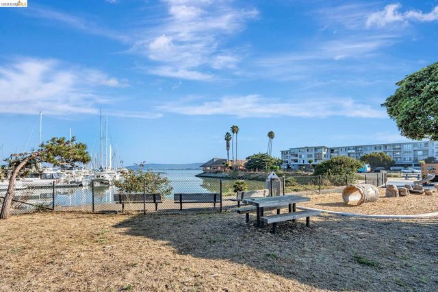 2 ADMIRAL DRIVE B276, Emeryville, CA 94608