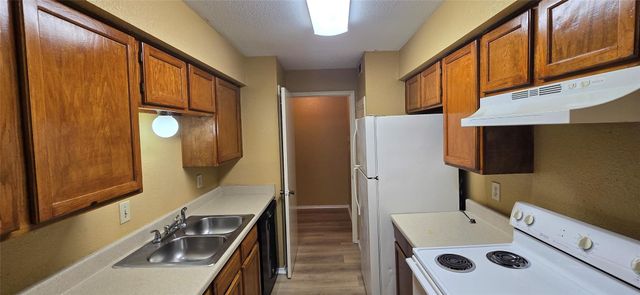 9700 Leawood Boulevard 1002, Houston, TX 77099