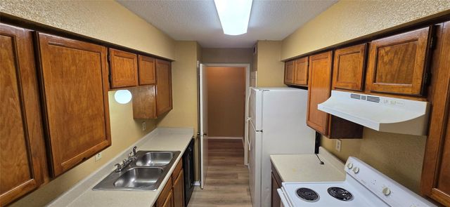 9700 Leawood Boulevard 1002, Houston, TX 77099