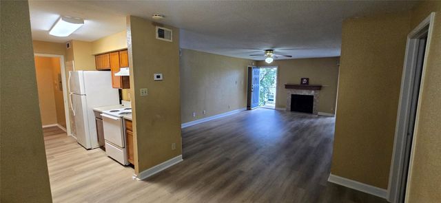 9700 Leawood Boulevard 1002, Houston, TX 77099