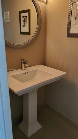 25 NE 12th Street, Fort Lauderdale, FL 33304