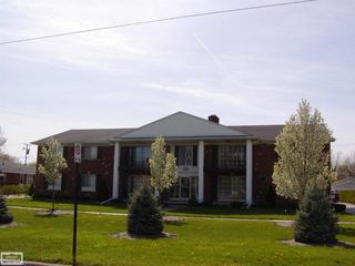 23321 Kelly #8 Road, Eastpointe, MI 48021