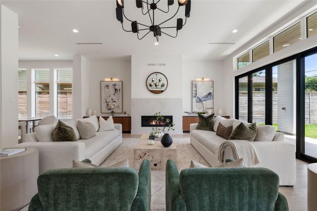 963 W 41st Street, Houston, TX 77018