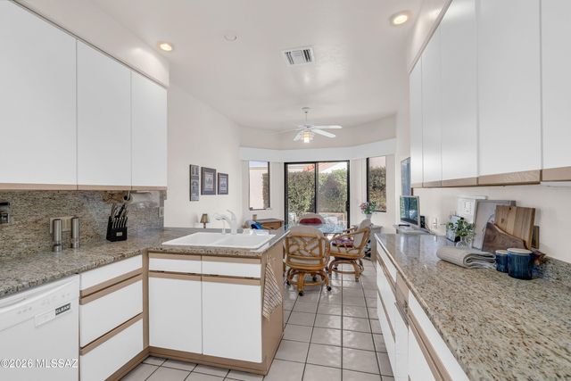 1421 N Abrego Drive, Green Valley, AZ 85614