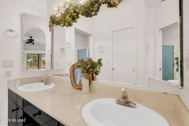 1421 N Abrego Drive, Green Valley, AZ 85614