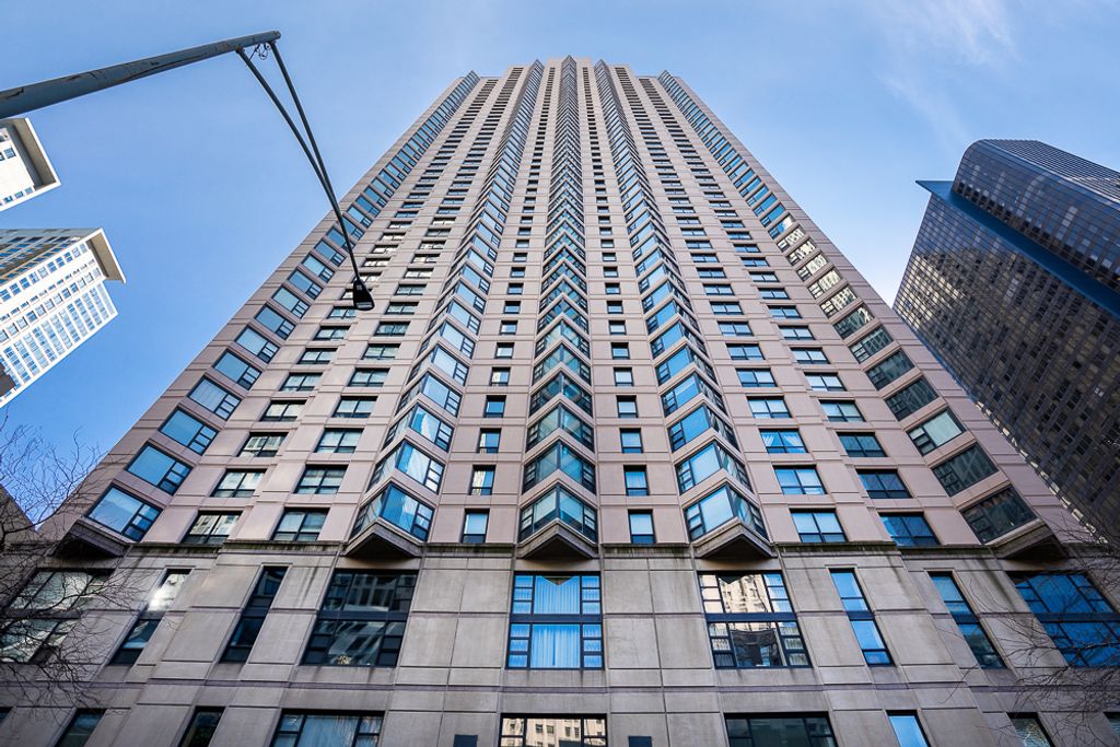 401 E ONTARIO Street 2804, Chicago, IL 60611