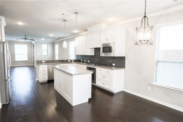 2605 Mccart Avenue, Fort Worth, TX 76110