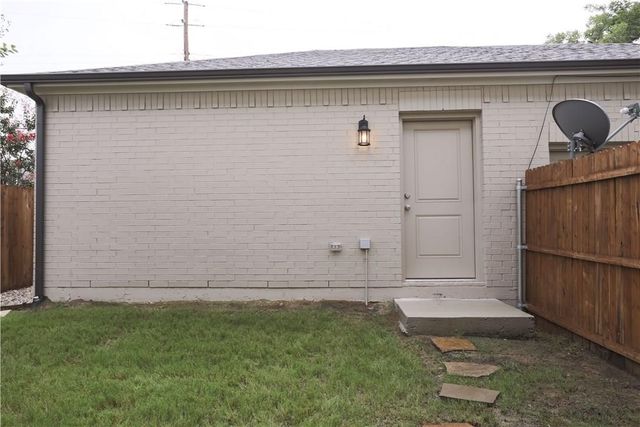 2605 Mccart Avenue, Fort Worth, TX 76110