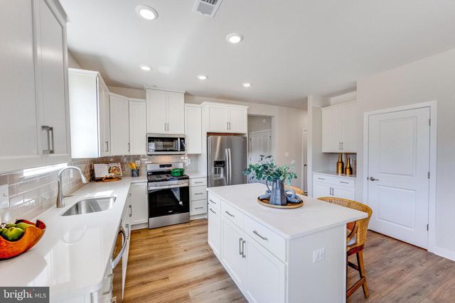 215 CARNEY CT, Dover, DE 19904