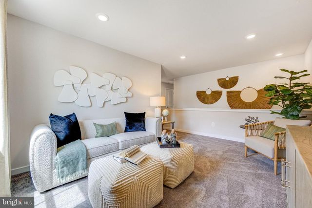 215 CARNEY CT, Dover, DE 19904