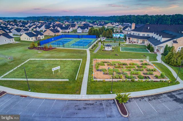 215 CARNEY CT, Dover, DE 19904