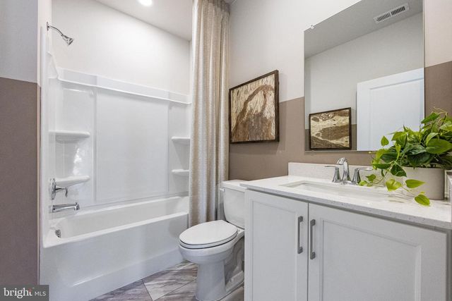 215 CARNEY CT, Dover, DE 19904