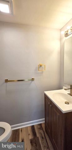 4 LYONS CT, Sicklerville, NJ 08081
