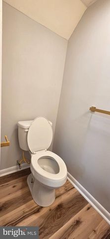 4 LYONS CT, Sicklerville, NJ 08081