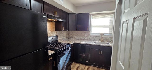 4 LYONS CT, Sicklerville, NJ 08081