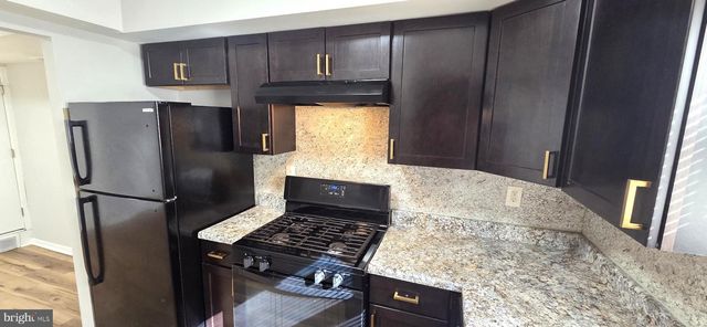 4 LYONS CT, Sicklerville, NJ 08081