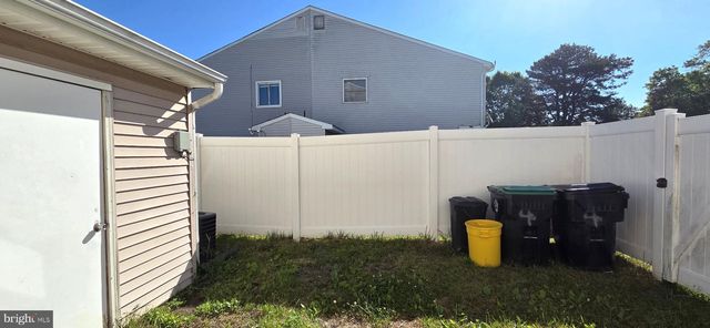 4 LYONS CT, Sicklerville, NJ 08081