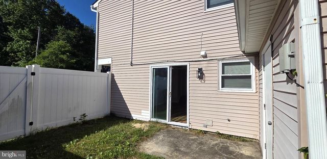 4 LYONS CT, Sicklerville, NJ 08081
