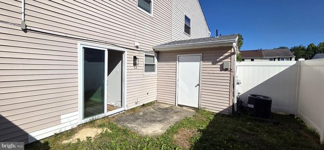 4 LYONS CT, Sicklerville, NJ 08081