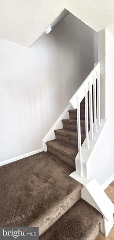 4 LYONS CT, Sicklerville, NJ 08081