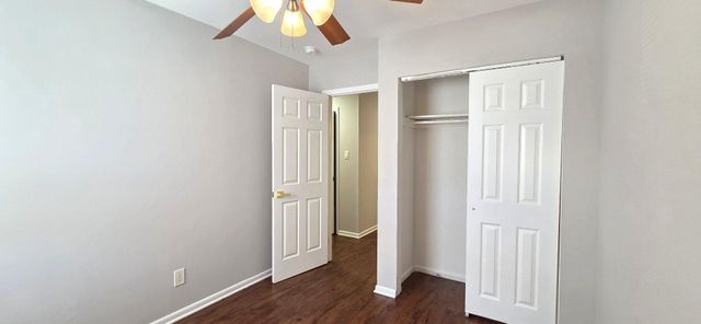 4 LYONS CT, Sicklerville, NJ 08081