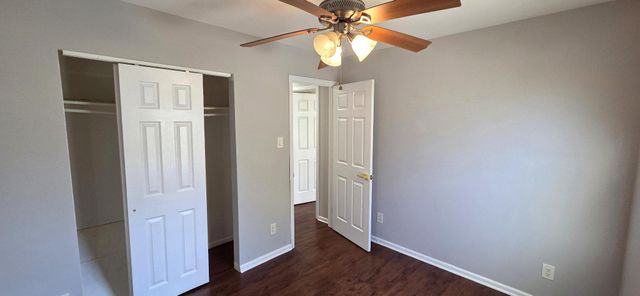 4 LYONS CT, Sicklerville, NJ 08081