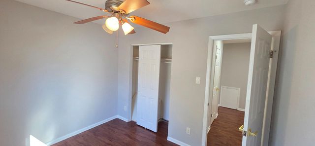 4 LYONS CT, Sicklerville, NJ 08081