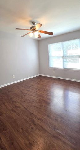 4 LYONS CT, Sicklerville, NJ 08081