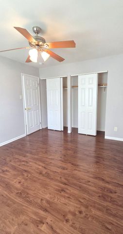 4 LYONS CT, Sicklerville, NJ 08081