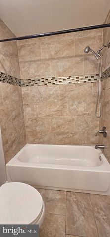4 LYONS CT, Sicklerville, NJ 08081