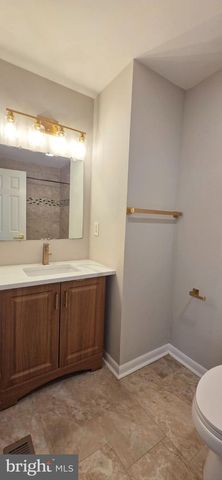 4 LYONS CT, Sicklerville, NJ 08081