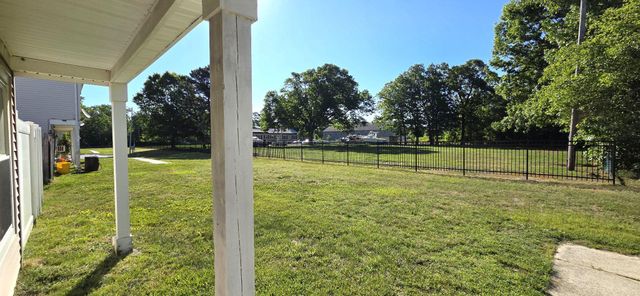 4 LYONS CT, Sicklerville, NJ 08081