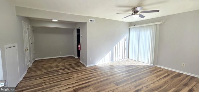 4 LYONS CT, Sicklerville, NJ 08081