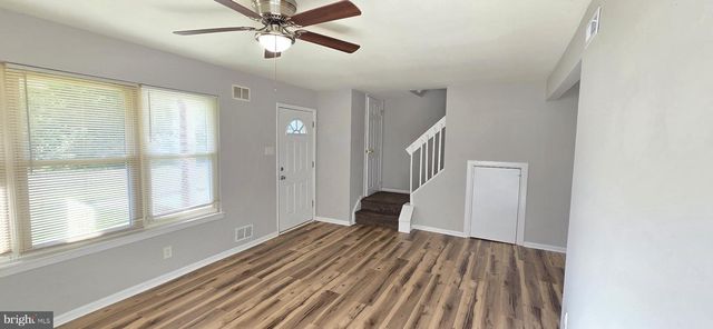 4 LYONS CT, Sicklerville, NJ 08081