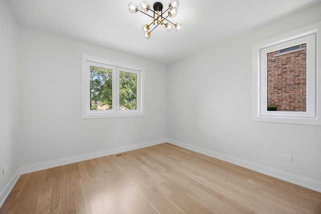 1738 Farwell Avenue, Des Plaines, IL 60018
