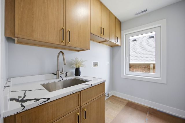 1738 Farwell Avenue, Des Plaines, IL 60018