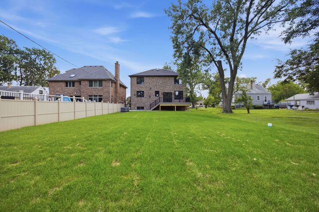 1738 Farwell Avenue, Des Plaines, IL 60018