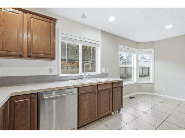 11437 PENNYS Way, Oregon City, OR 97045