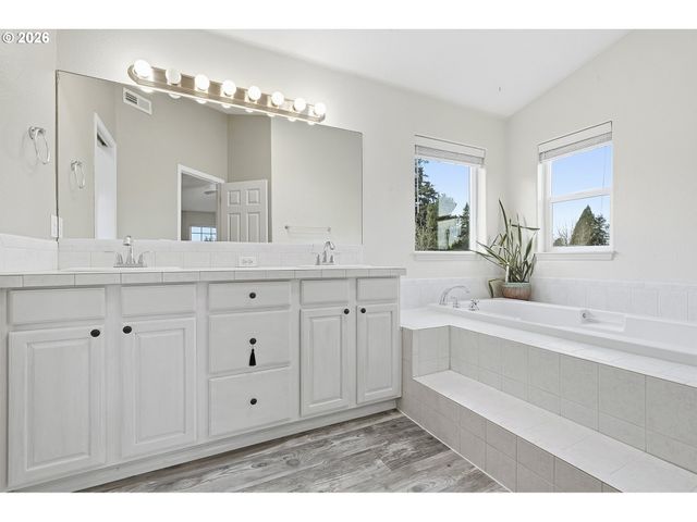 11437 PENNYS Way, Oregon City, OR 97045