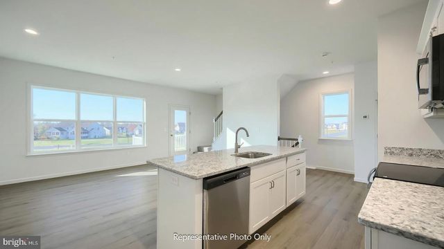 38 N CONIFER DR, Elizabethtown, PA 17022