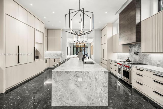 9500 SW 61st Ct, Pinecrest, FL 33156