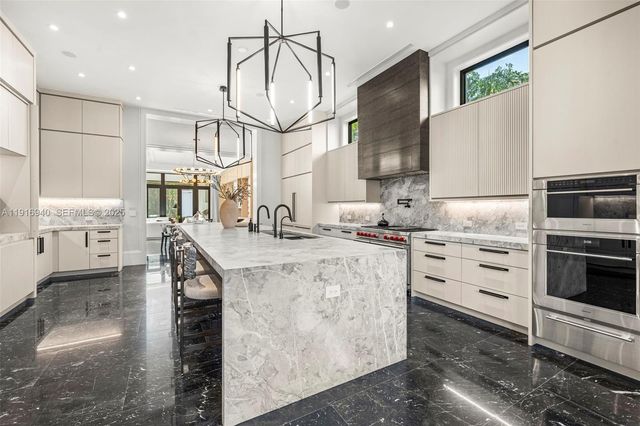 9500 SW 61st Ct, Pinecrest, FL 33156