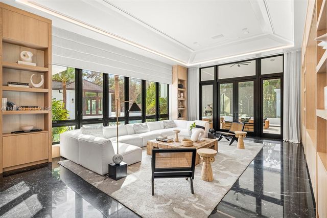 9500 SW 61st Ct, Pinecrest, FL 33156